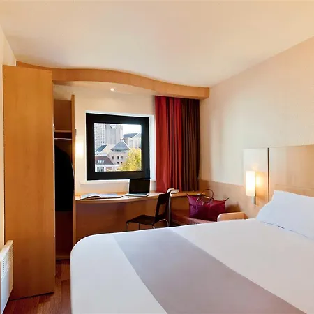 Отель Ibis Centre Gares 3*