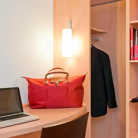 Ibis Centre Gares Отель Лилль