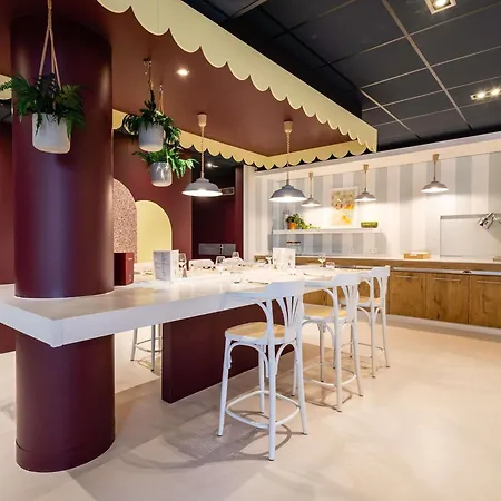 מלון Ibis Centre Gares 3*