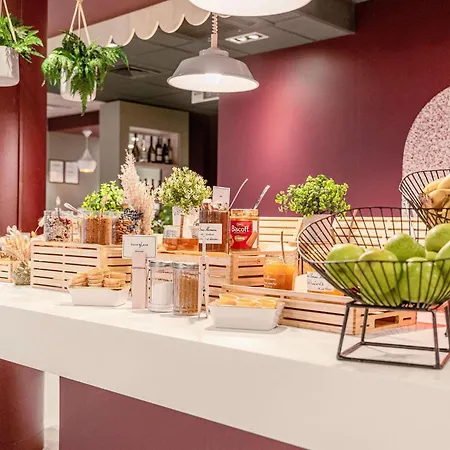 Ibis Centre Gares Hotel 3*