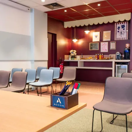 Ibis Centre Gares Hotel 3*