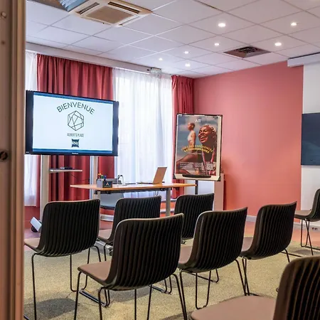 Ibis Centre Gares Hotel 3*