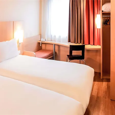 Ibis Centre Gares Hotel 3*