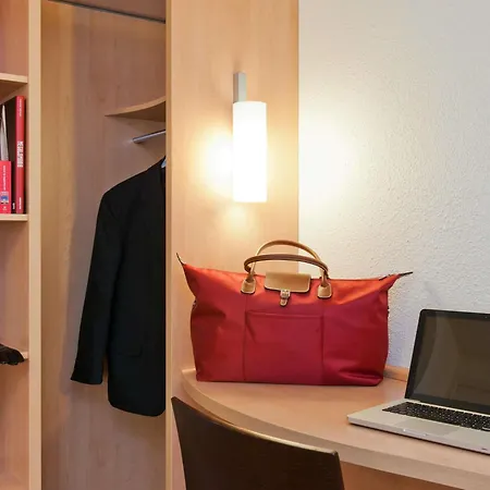 Ibis Centre Gares 3* ליל