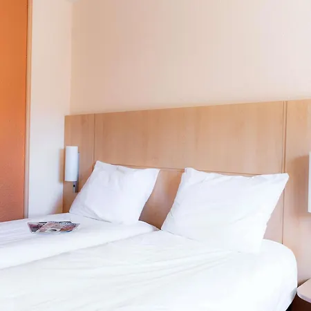 Ibis Centre Gares Hotel 3*