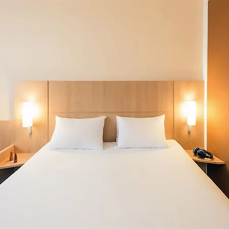 Отель Ibis Centre Gares 3*