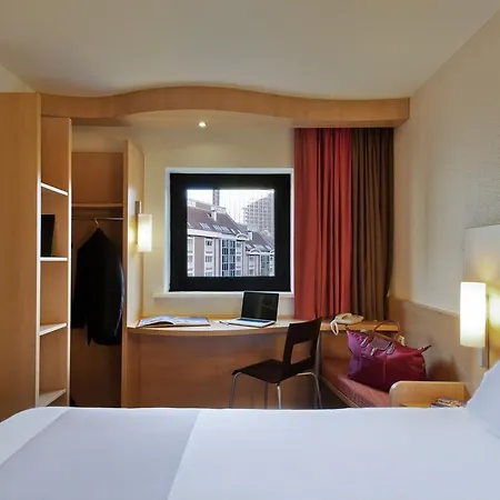 Ibis Centre Gares 3* Лилль