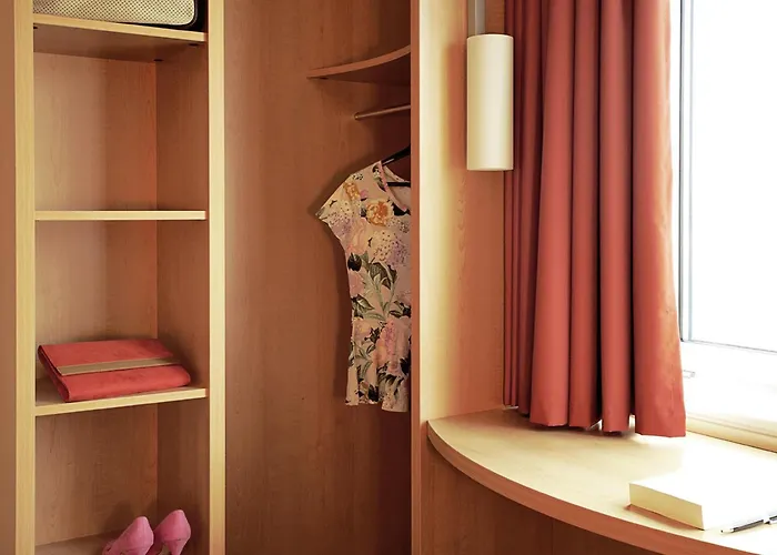 Ibis Centre Gares Отель 3*