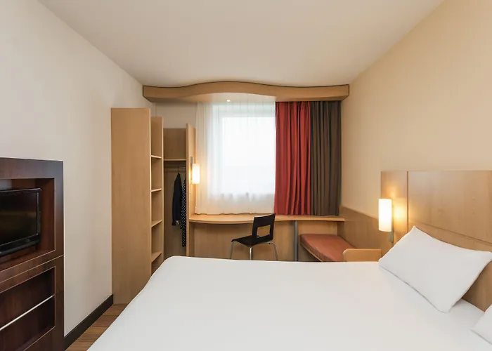 Отель Ibis Centre Gares Лилль