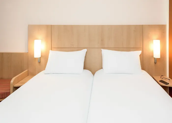 Ibis Centre Gares Hotel 3*