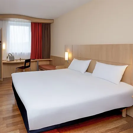 Ibis Centre Gares 3* Lila